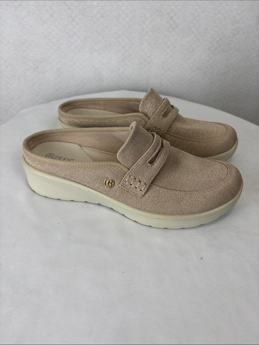 BZees Beige Sparkle Knit Mule Loafers Women’s 7M Lightweight Comfort Slip On